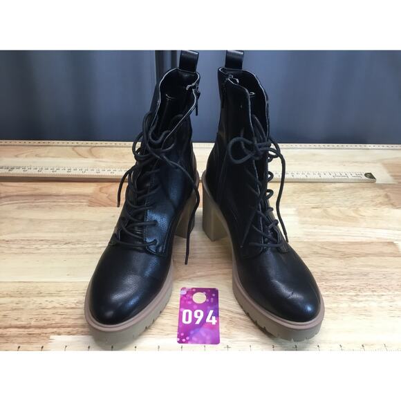 DV Dolce Vita Jaycob Booties Women's Black Leather Lug Sole Lace-Up Round Toe - Picture 1 of 7